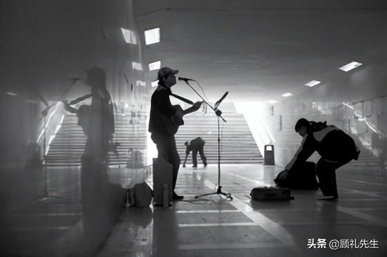 13岁辍学,20岁登上春晚,后来身价过亿的西单女孩,现在怎么样了