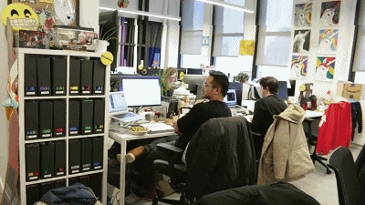 美女们一丝不挂就出门了,竟无人看出这是画的,网友:行为艺术吧