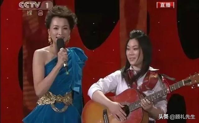 13岁辍学,20岁登上春晚,后来身价过亿的西单女孩,现在怎么样了