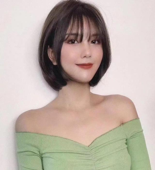 9款女生大脸圆脸适合的发型，时尚又减龄，特别显脸小