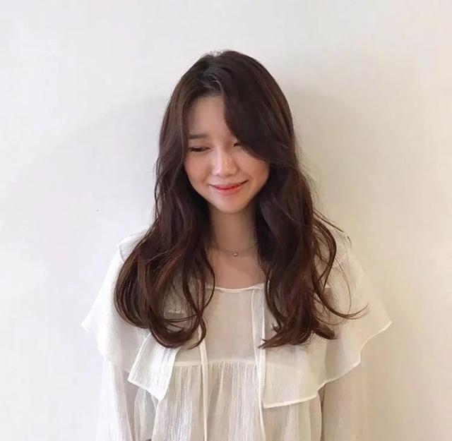 发型｜脸大的女生，适合什么样的刘海？