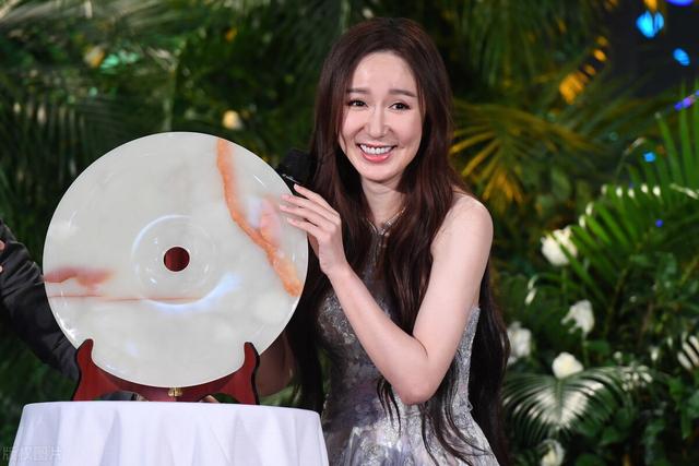 大连走出来的5大美女,个个美若天仙,你最喜欢谁?