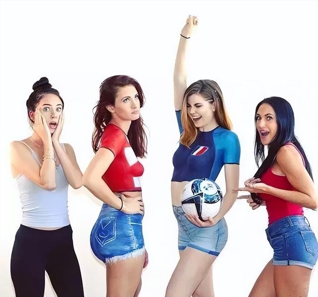 美女们一丝不挂就出门了,竟无人看出这是画的,网友:行为艺术吧