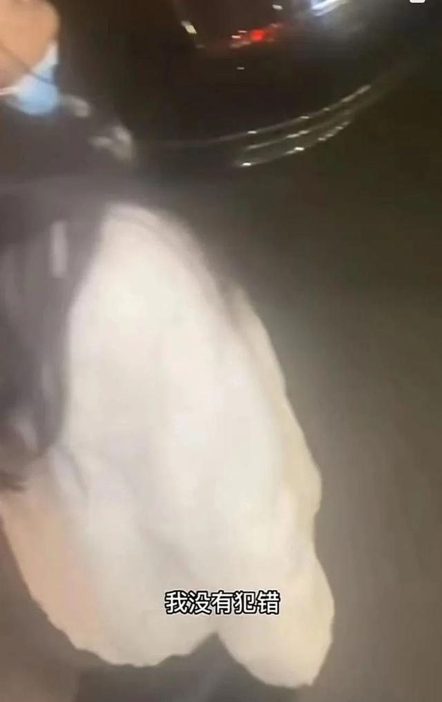 叶婷疑似精神失常：脱裤子，扇耳光，跪下哭喊！她究竟怎么了？