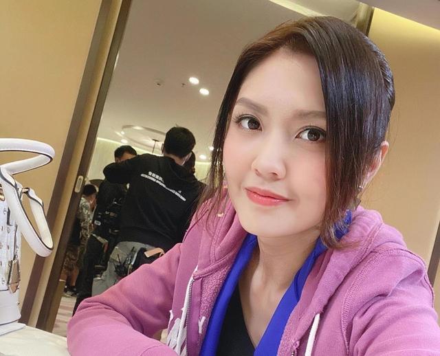 TVB知名女星晒泳装照！身材丰满凹凸有致，两度原谅富商男友出轨