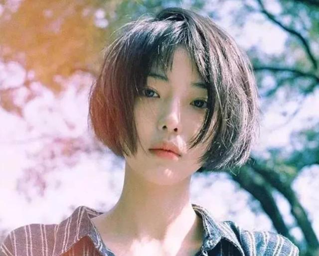 9款女生大脸圆脸适合的发型，时尚又减龄，特别显脸小