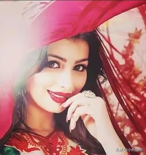 印度混血儿美女，风情万种，妩媚迷人