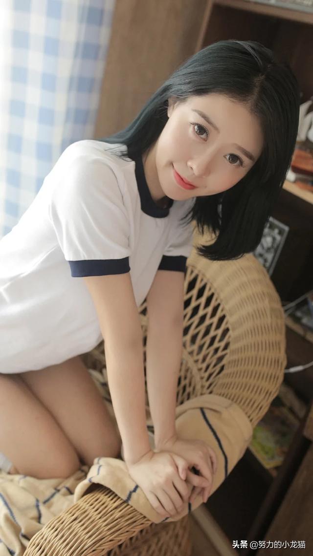 活力美女白丝美腿美图