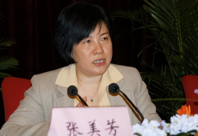 博士美女贪官张美芳：嚣张贪腐，私生活糜烂包养多名小白脸