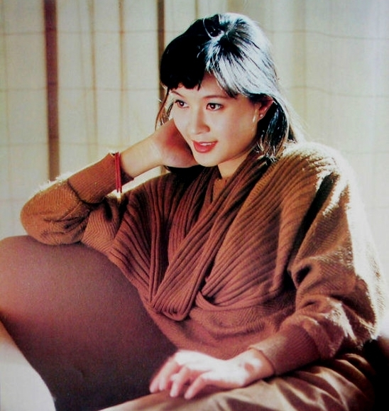 女星纯天然挂历照：刘晓庆孙俪宋丹丹汪明荃那英…巩俐腋毛都没刮