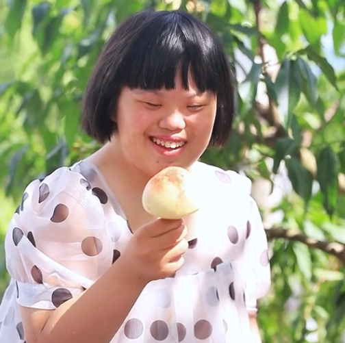 娜娜的乡村生活：母女凭温馨日常爆火，女儿患唐氏综合征依然自信