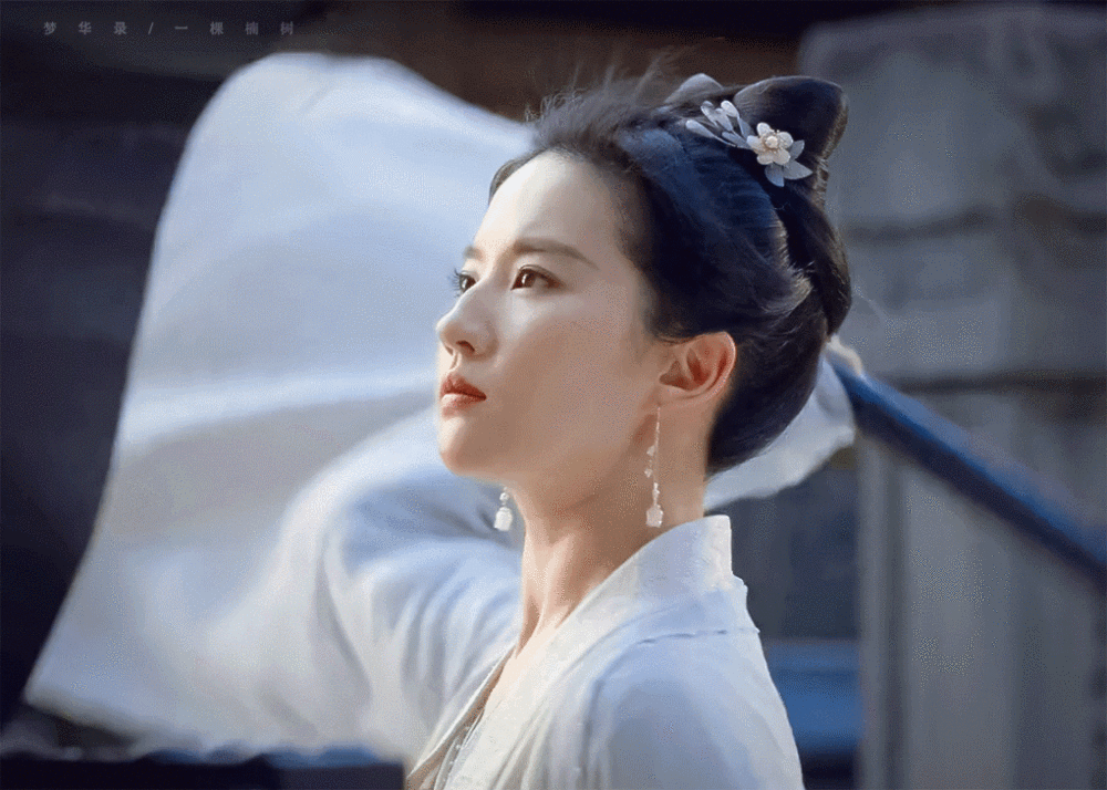 “胸有大痣”是美人标配？10位胸口有朱砂痣的女星，个个貌美如花