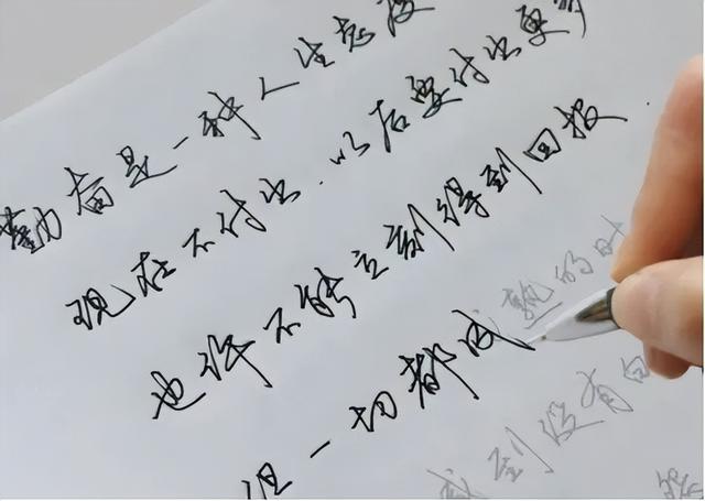 高中女生写出“饺子字体”，可爱中略带幼稚，幸好不会影响考试