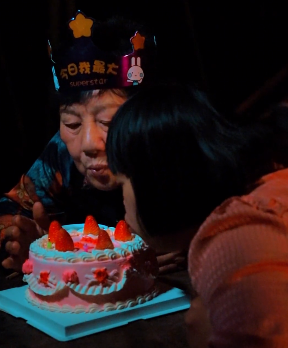 娜娜的乡村生活：母女凭温馨日常爆火，女儿患唐氏综合征依然自信