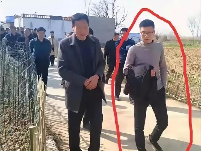 女服务员被镇党委书记和黑社会头子轮奸,这种行为简直是丧尽天良