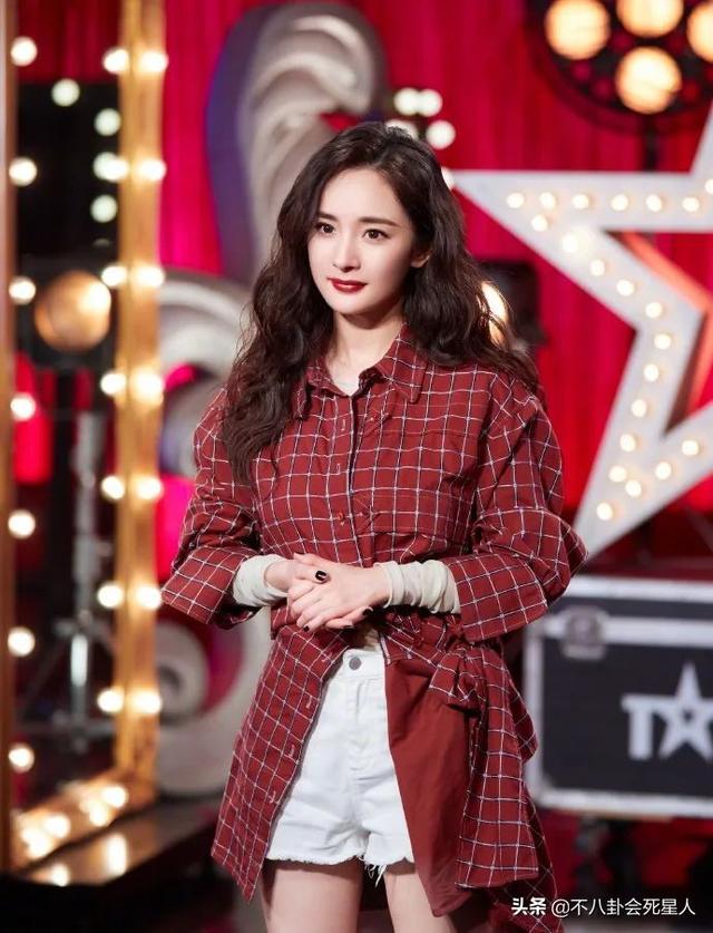 从柳岩到杨幂胸大也是烦恼?总被男星盯着胸看,参加综艺也不例外