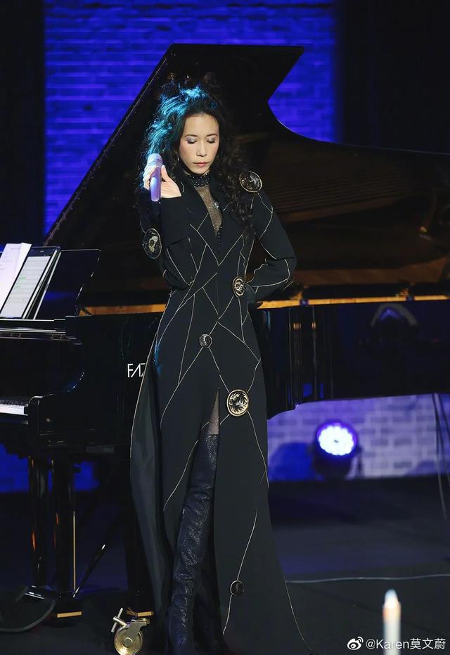 56岁港圈女神被催生？！近况曝光后网友怒赞：美女的人生你管不着