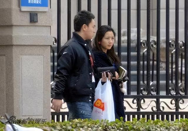 超女何洁:一场互撕的婚姻,3个孩子2个爹,她到底想要什么呢?