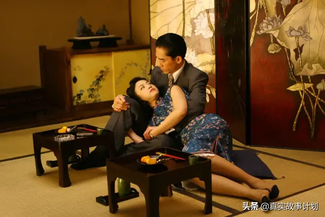 内衣广告、成人杂志、《猫眼三姐妹》，我的童年性启蒙时刻