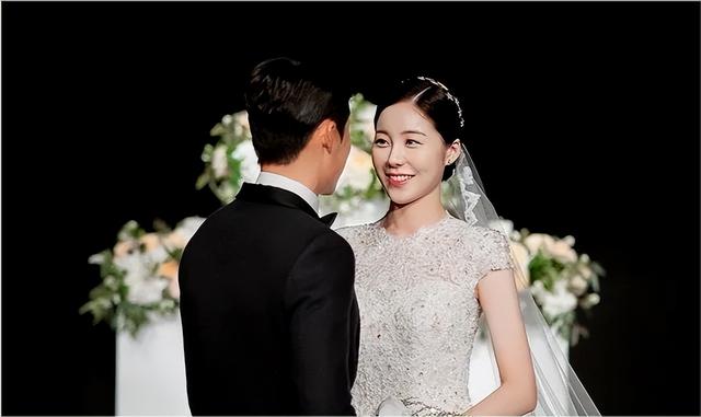 世界杯“亚洲太太”才真惊艳，多人模特出身，一个比一个风情万种