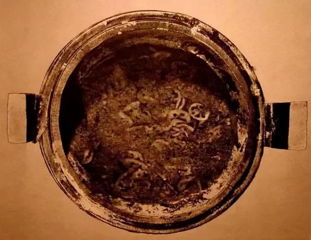 湖南挖出一座道教古墓，墓中出土神秘女子，尸体历经千年不腐