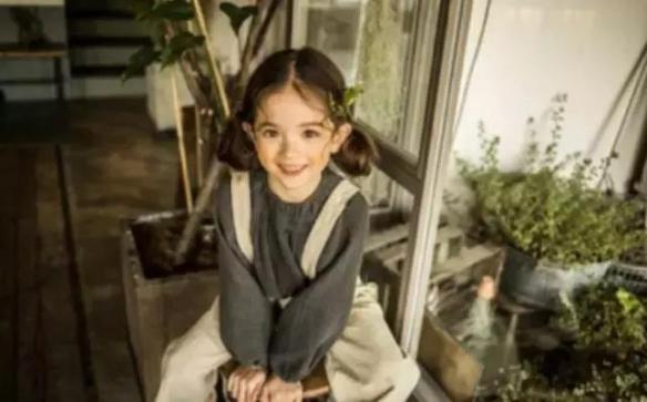 请问生这样的女儿有说明书吗?可爱混血萝莉 崔路易