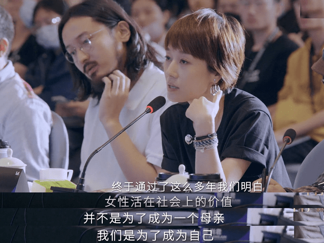 56岁港圈女神被催生？！近况曝光后网友怒赞：美女的人生你管不着