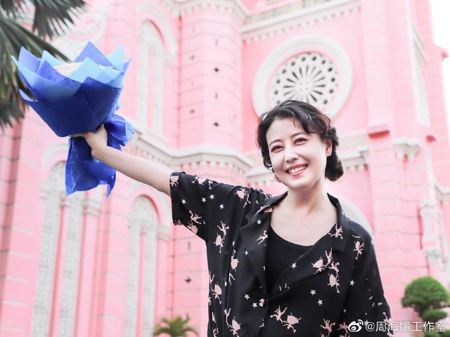 56岁港圈女神被催生？！近况曝光后网友怒赞：美女的人生你管不着
