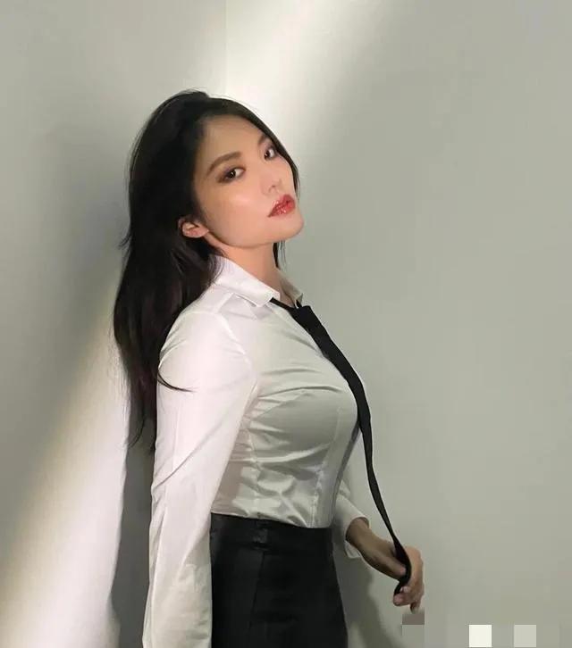 这些女星的身材告诉你：“干干瘪瘪”不叫美，珠圆玉润才更有韵味