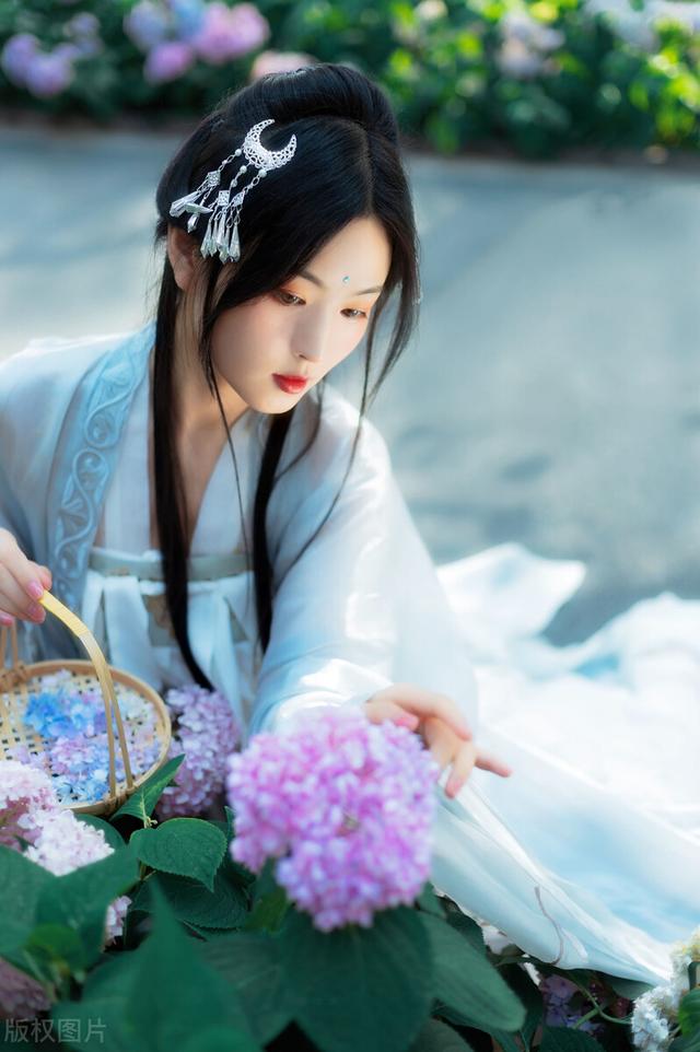 十首关于抒情演绎美丽女人的歌曲，深情温柔略带忧伤的音符世界