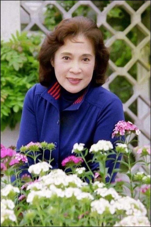 被周总理称为“中国最美女性”,已99岁的秦怡老了依旧如此美丽