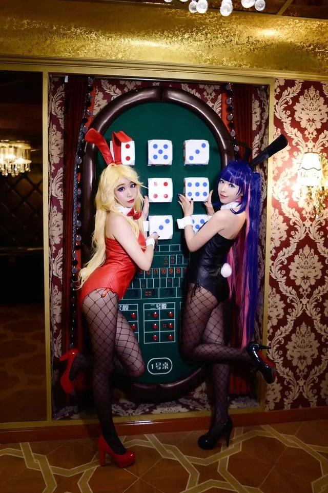 性感黑丝渔网袜 身材诱人的两位美女 吊带袜天使