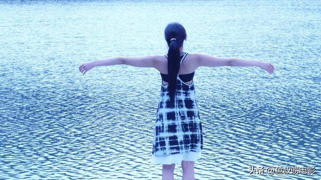 90分钟都是在拍女性身体，从白天到黄昏，摄影师乐此不疲