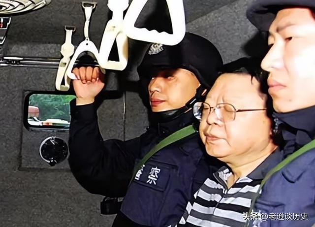 “扫黑局长”文强覆灭记：霸占警花十余年，被捕时家中发现2000万