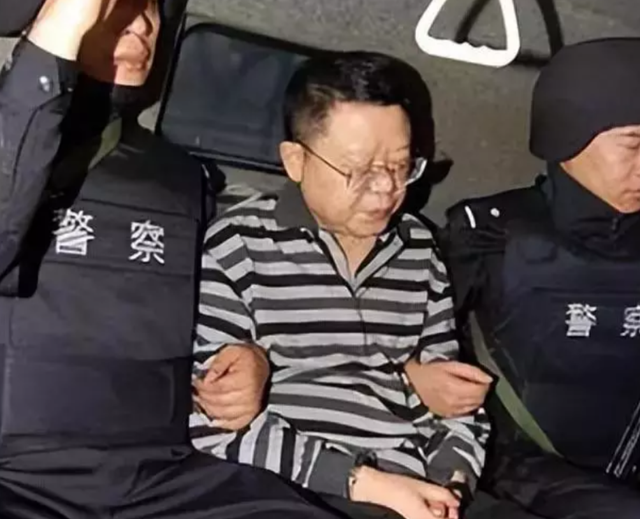 “打黑局长”文强覆灭记:强奸未成年少女,玩弄女明星,判死刑
