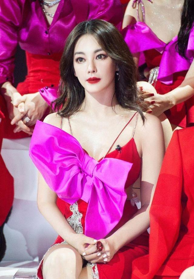 这些女星的身材告诉你：“干干瘪瘪”不叫美，珠圆玉润才更有韵味