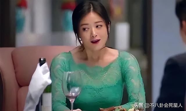 当胖女星穿紧身裙，太过丰满，肥肉都被勒出来了