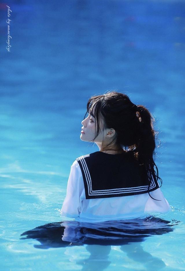 JK少女丨她如水化入蓝色
