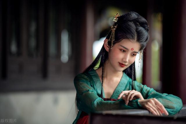 十首关于抒情演绎美丽女人的歌曲，深情温柔略带忧伤的音符世界