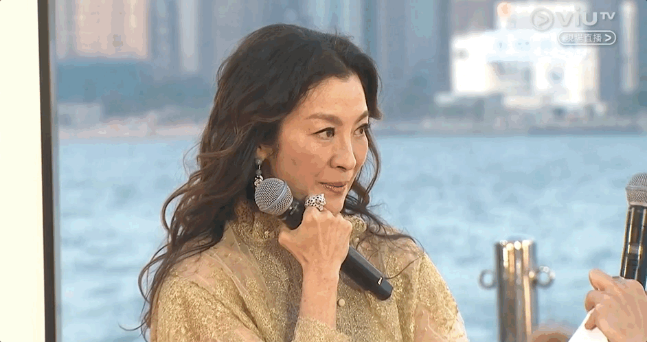 香港这一夜，港娱女星风情万种，但可惜的是，有些人太像网红了