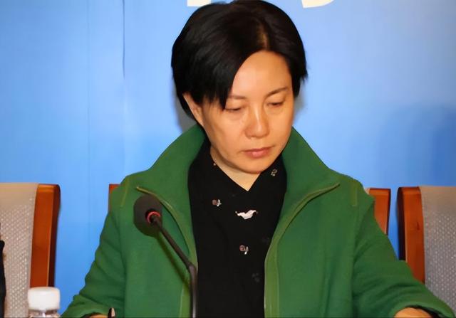 博士美女贪官张美芳：嚣张贪腐，私生活糜烂包养多名小白脸