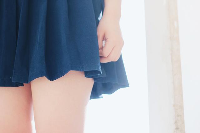 “小女孩的裙子你别碰