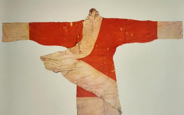 湖南挖出一座道教古墓，墓中出土神秘女子，尸体历经千年不腐