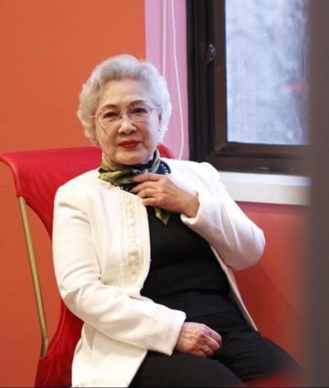 被周总理称为“中国最美女性”,已99岁的秦怡老了依旧如此美丽