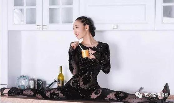 20位中国美女“一字马”，美炸了