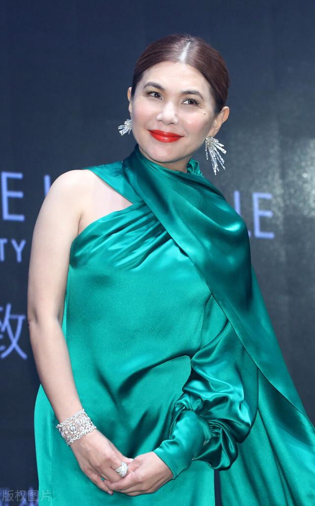 美女律师赖芳玉：为张清芳争取16亿赡养费，接手大S李靓蕾离婚案