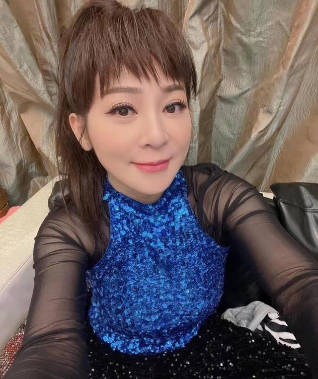 她是台湾滨崎步，13岁出道养家，出淤泥而不染，励志经历堪比张兰