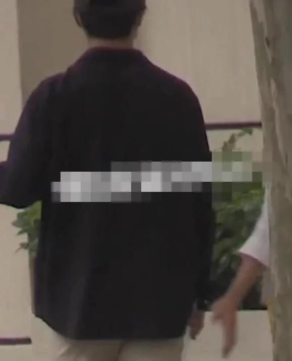 黄轩被长相神似巩俐的神秘美女当众打PP，“拍了拍”女友承认恋情