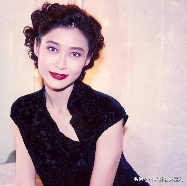 8位女星“一脱成名”,美艳背后,有人终身未婚,还有人跳楼自杀
