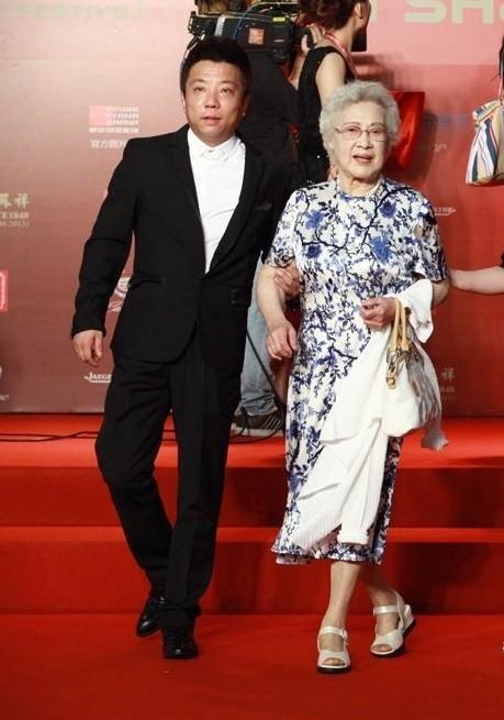 被周总理称为“中国最美女性”,已99岁的秦怡老了依旧如此美丽